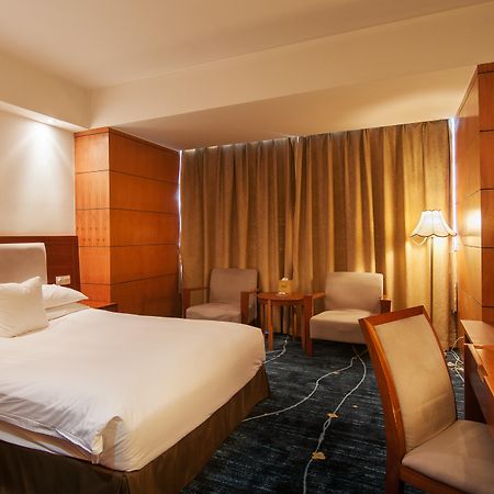 Gloria Plaza Hotel Kangqiao Шанхай Екстериор снимка