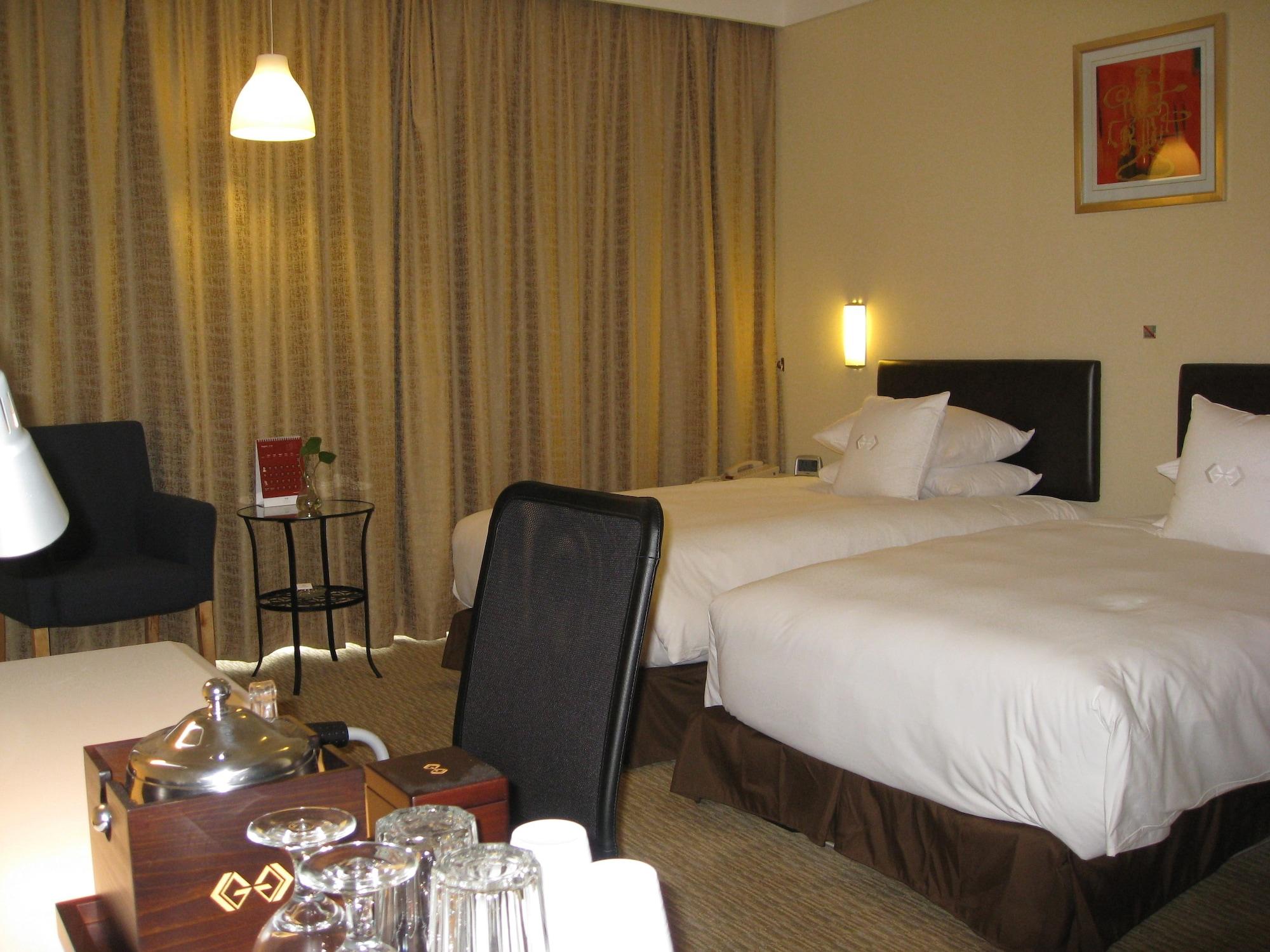 Gloria Plaza Hotel Kangqiao Шанхай Екстериор снимка