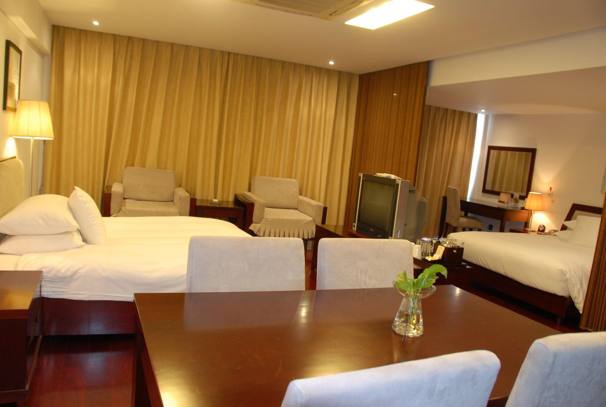 Gloria Plaza Hotel Kangqiao Шанхай Екстериор снимка