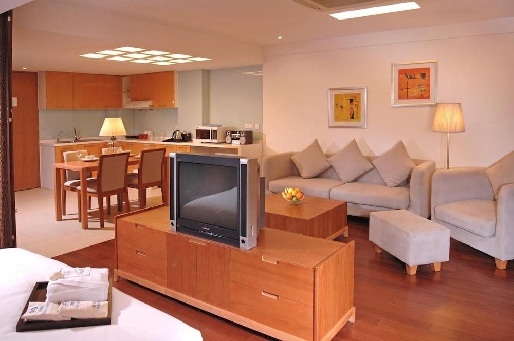 Gloria Plaza Hotel Kangqiao Шанхай Екстериор снимка