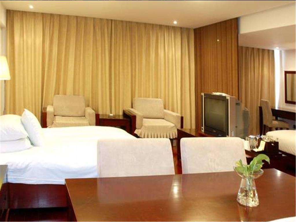 Gloria Plaza Hotel Kangqiao Шанхай Екстериор снимка