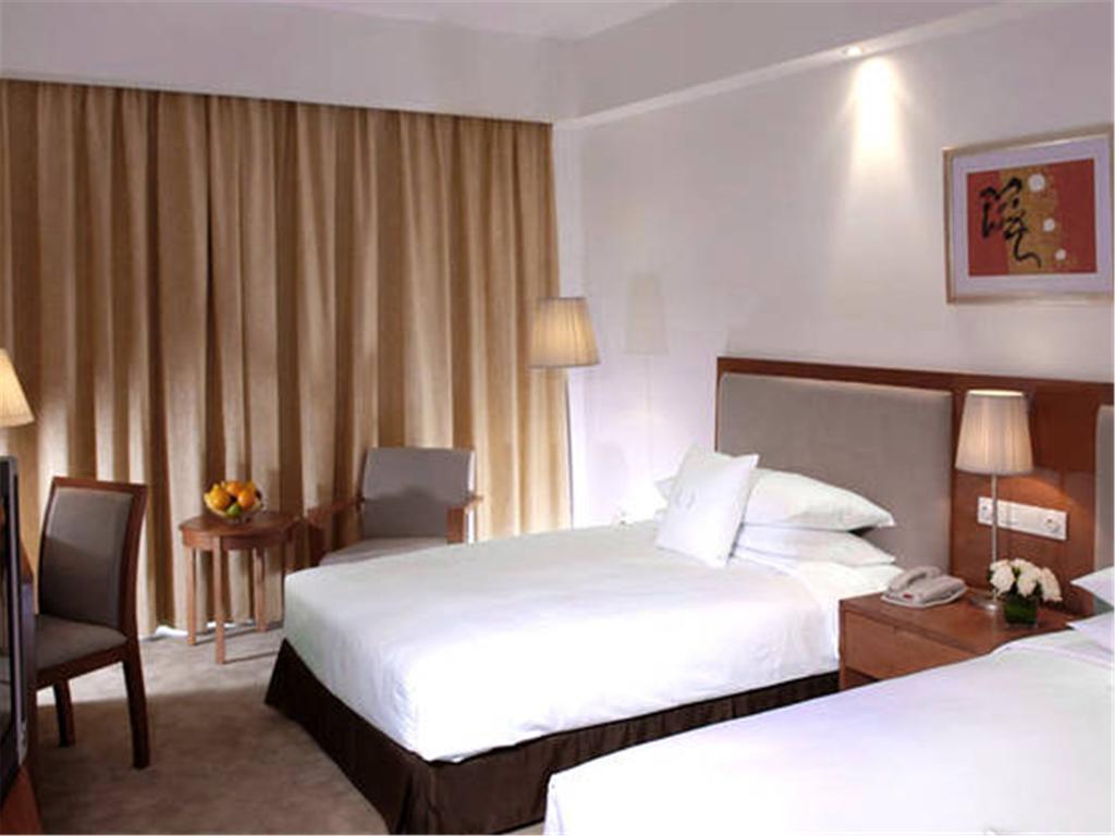Gloria Plaza Hotel Kangqiao Шанхай Екстериор снимка