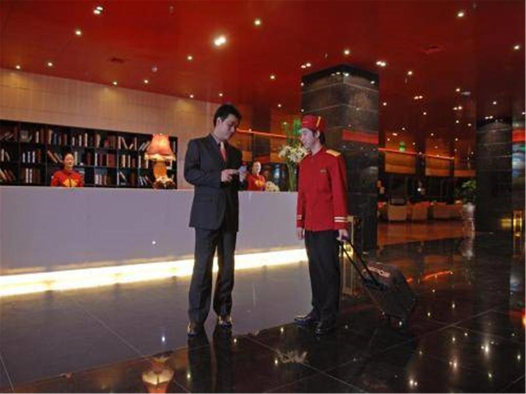 Gloria Plaza Hotel Kangqiao Шанхай Интериор снимка