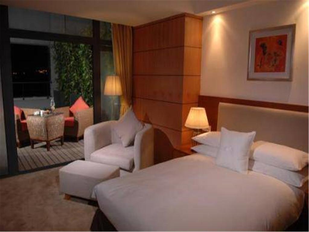 Gloria Plaza Hotel Kangqiao Шанхай Екстериор снимка