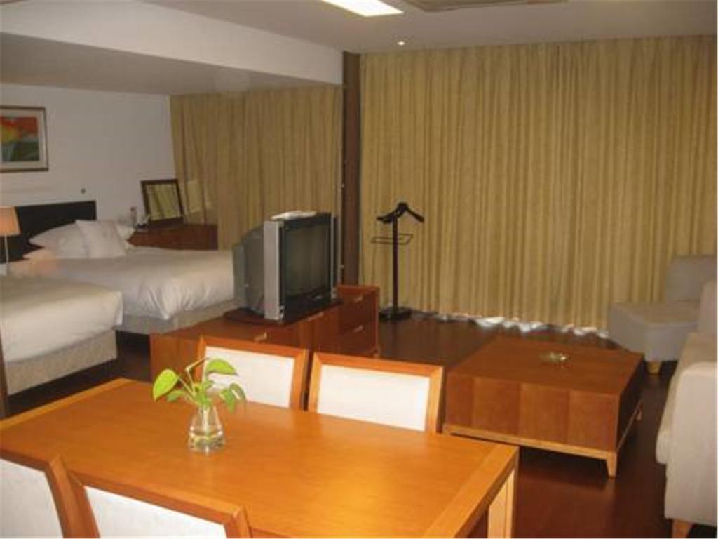 Gloria Plaza Hotel Kangqiao Шанхай Екстериор снимка