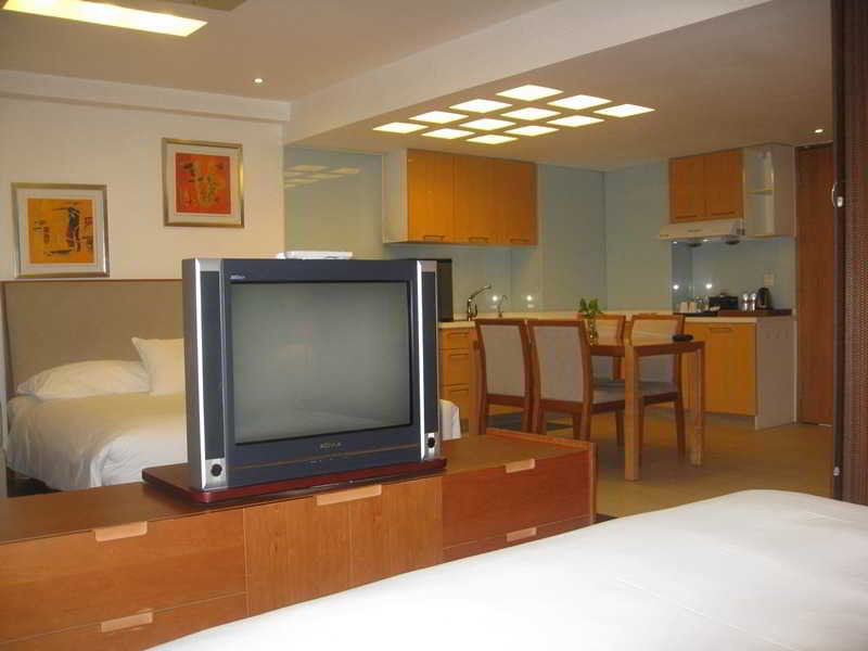 Gloria Plaza Hotel Kangqiao Шанхай Екстериор снимка