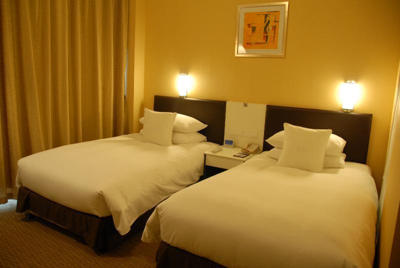 Gloria Plaza Hotel Kangqiao Шанхай Екстериор снимка