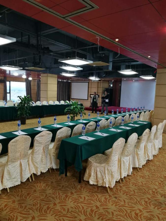 Gloria Plaza Hotel Kangqiao Шанхай Екстериор снимка