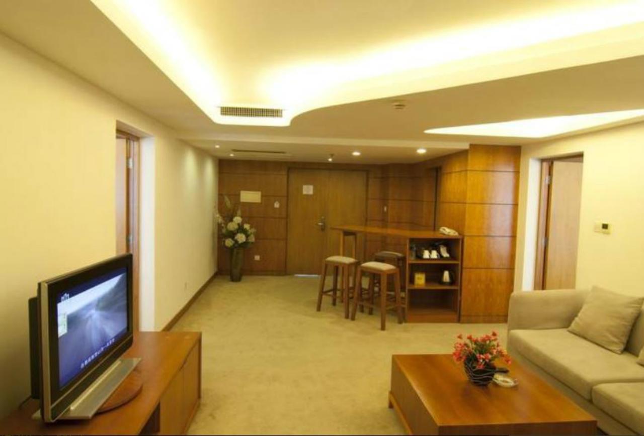 Gloria Plaza Hotel Kangqiao Шанхай Екстериор снимка