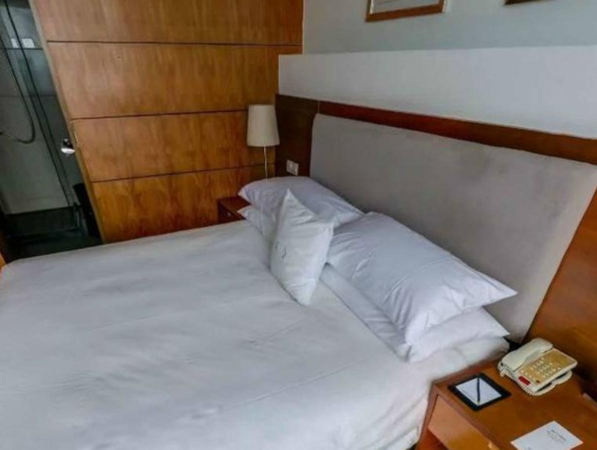 Gloria Plaza Hotel Kangqiao Шанхай Екстериор снимка