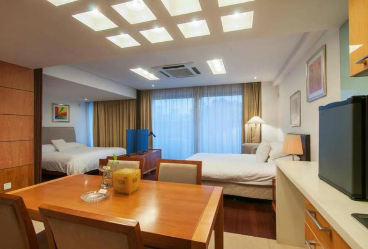 Gloria Plaza Hotel Kangqiao Шанхай Екстериор снимка