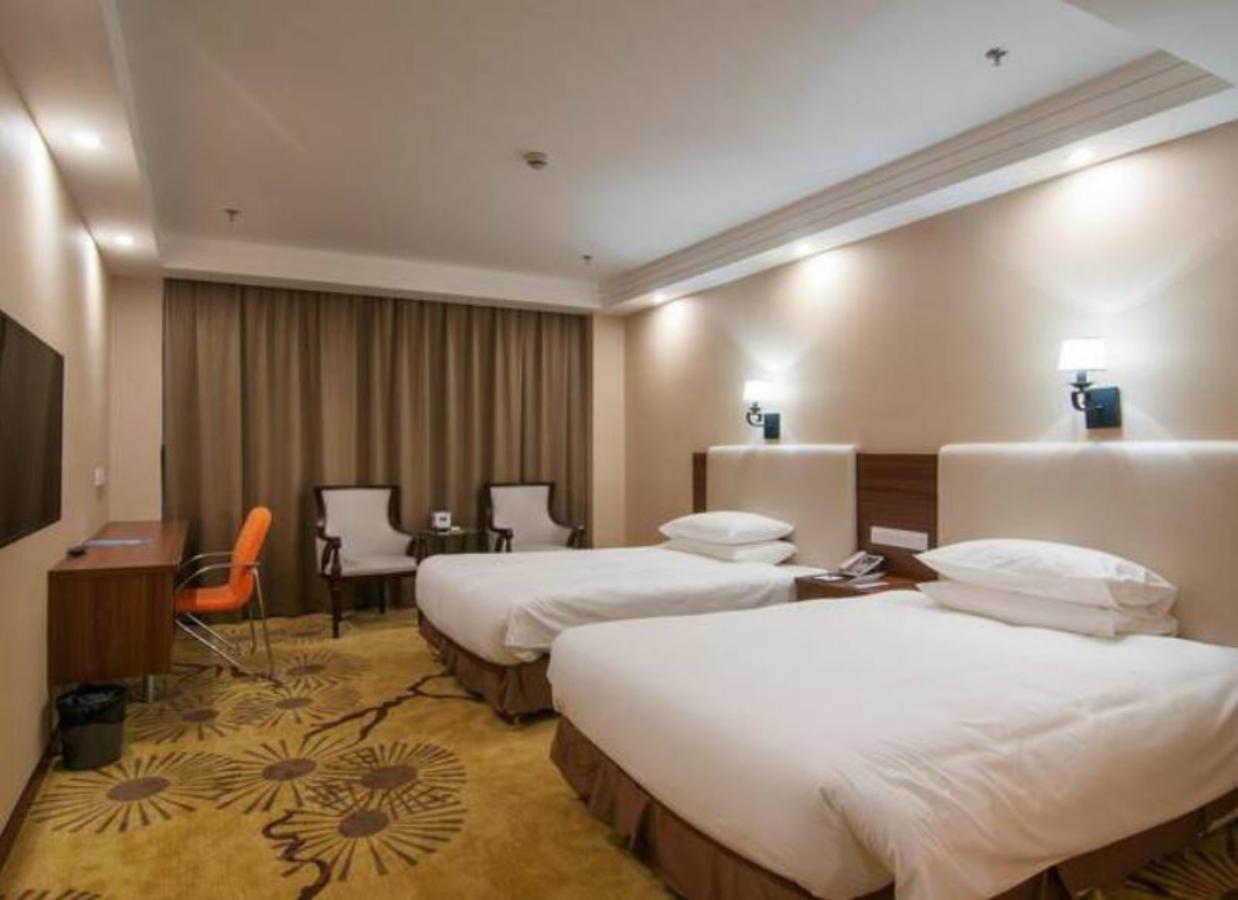 Gloria Plaza Hotel Kangqiao Шанхай Екстериор снимка