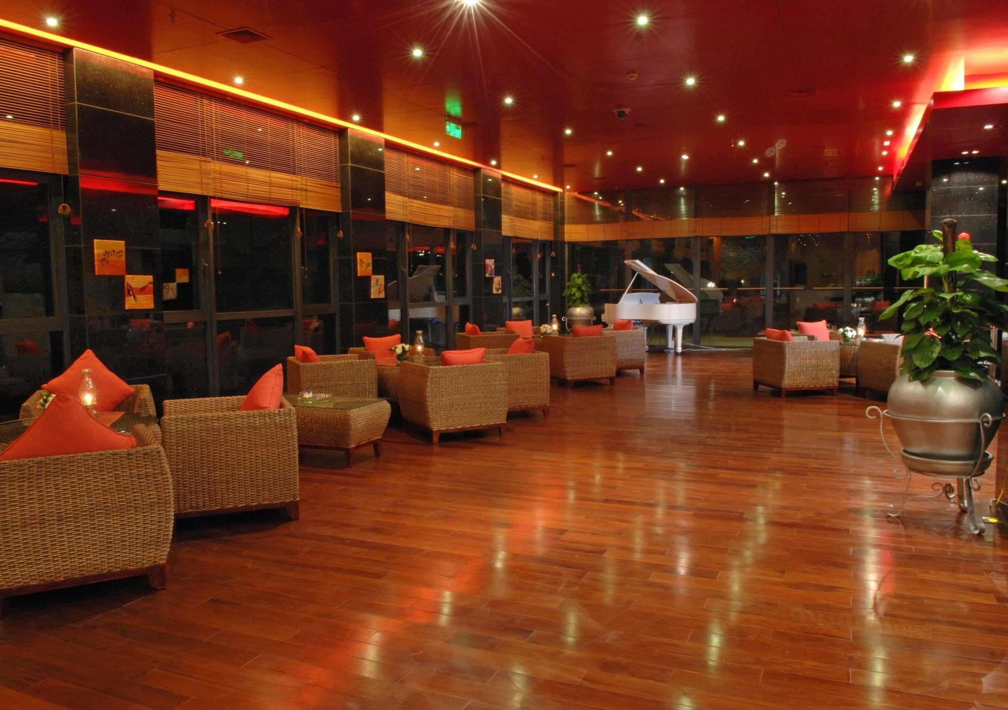 Gloria Plaza Hotel Kangqiao Шанхай Ресторант снимка