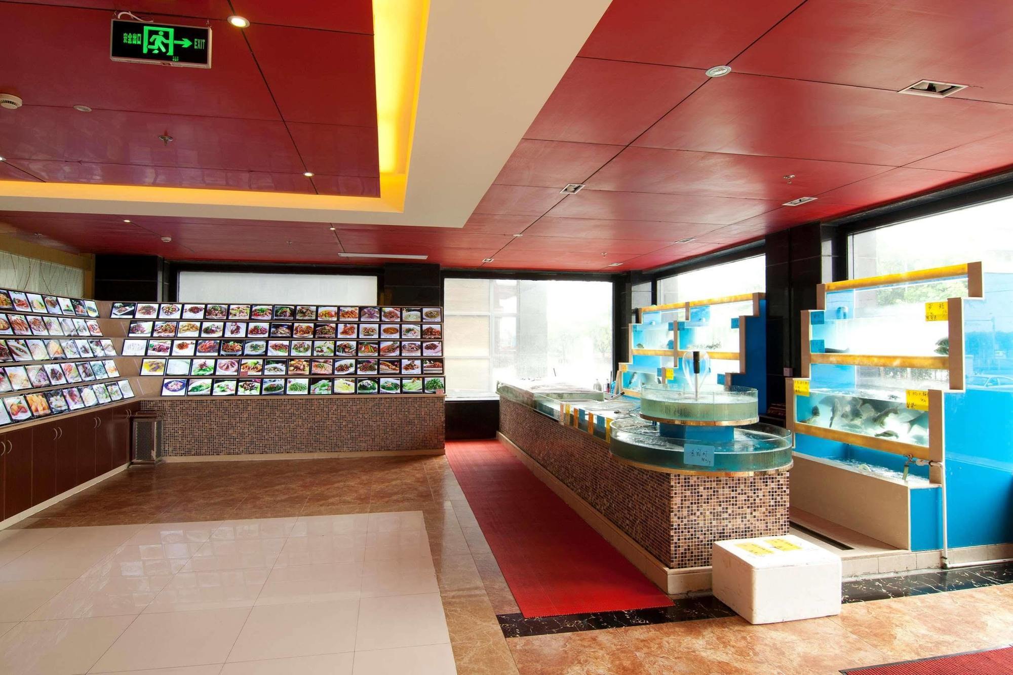 Gloria Plaza Hotel Kangqiao Шанхай Екстериор снимка