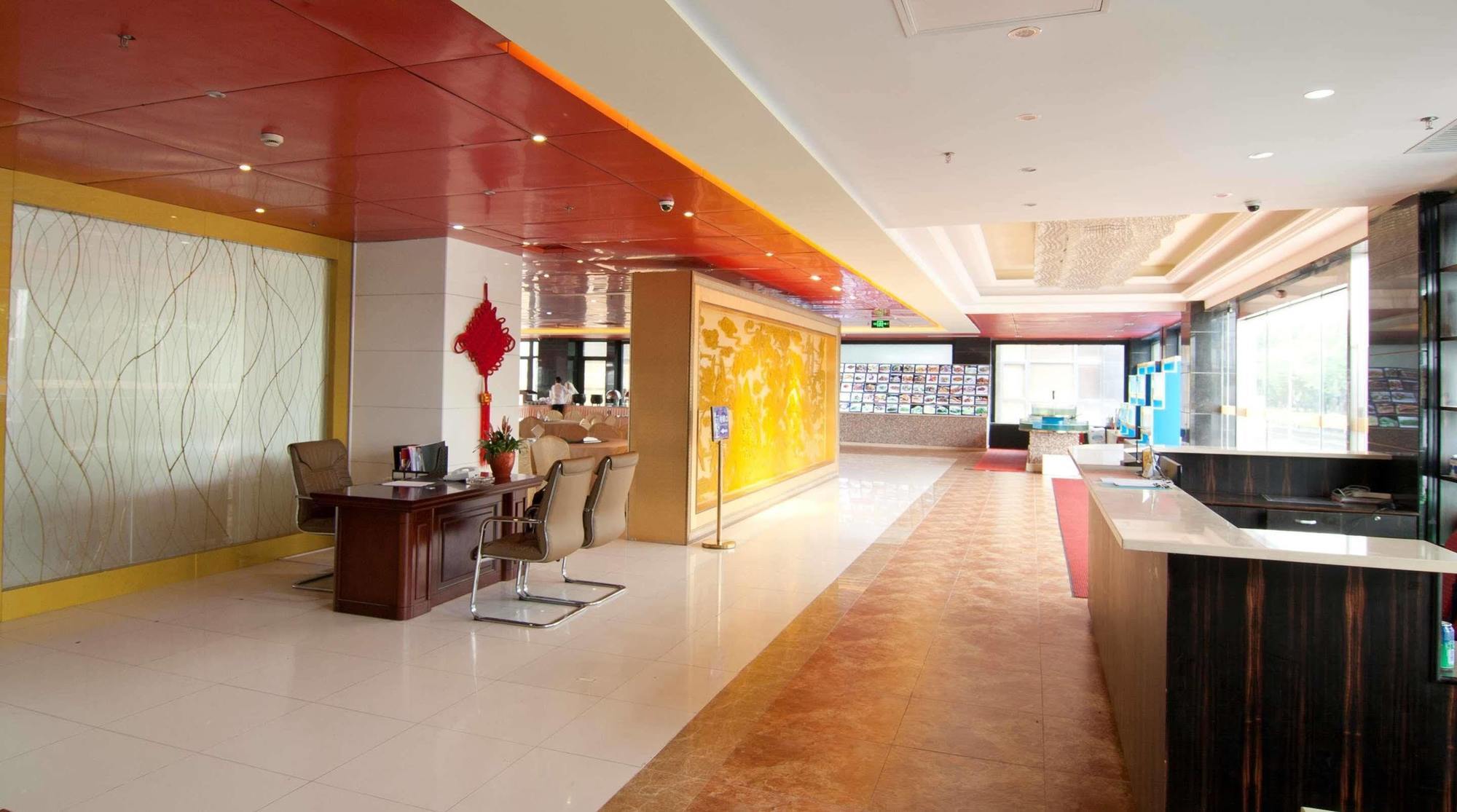 Gloria Plaza Hotel Kangqiao Шанхай Екстериор снимка