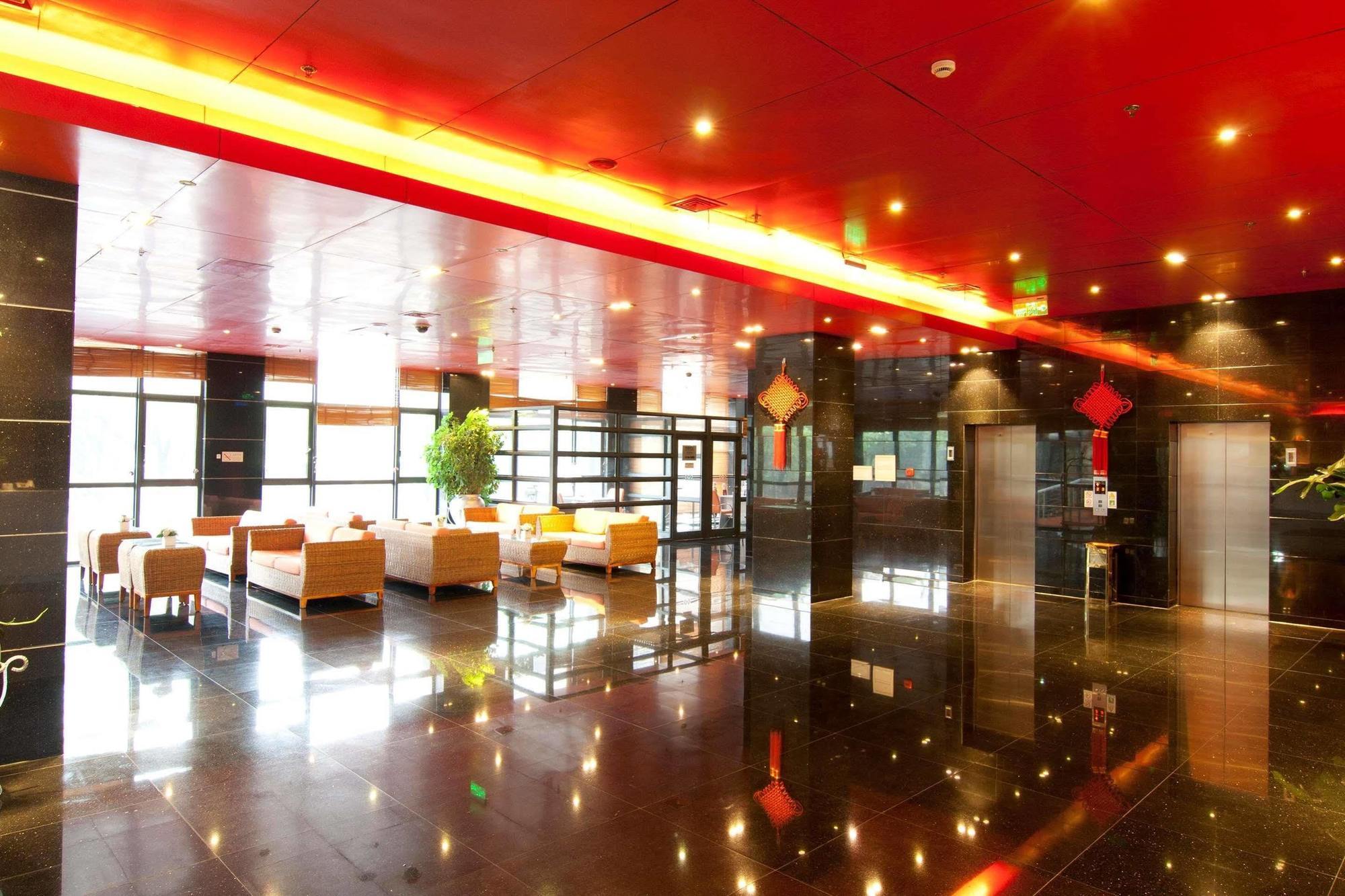 Gloria Plaza Hotel Kangqiao Шанхай Екстериор снимка