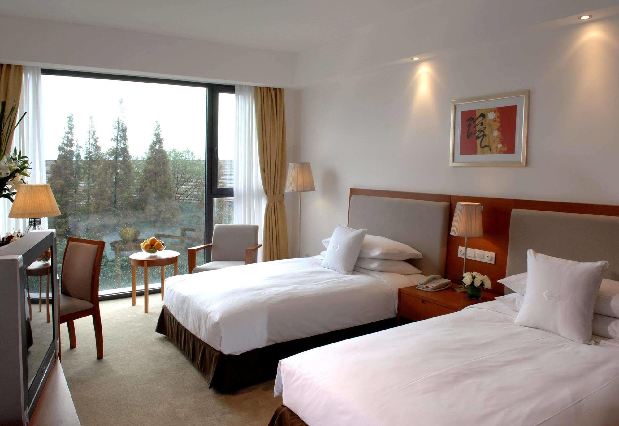 Gloria Plaza Hotel Kangqiao Шанхай Екстериор снимка
