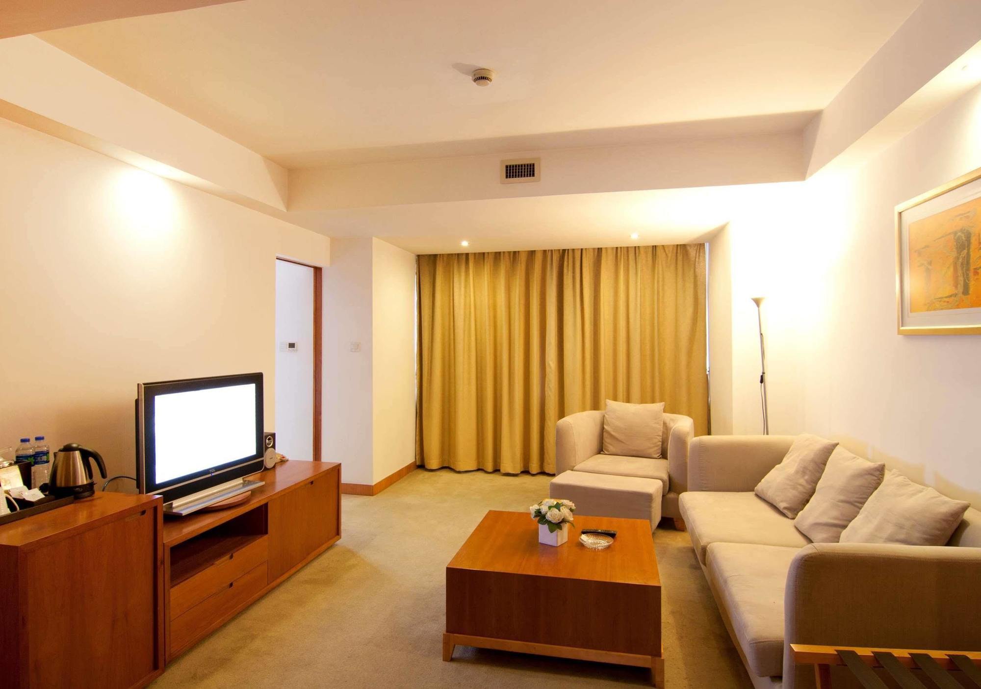 Gloria Plaza Hotel Kangqiao Шанхай Екстериор снимка