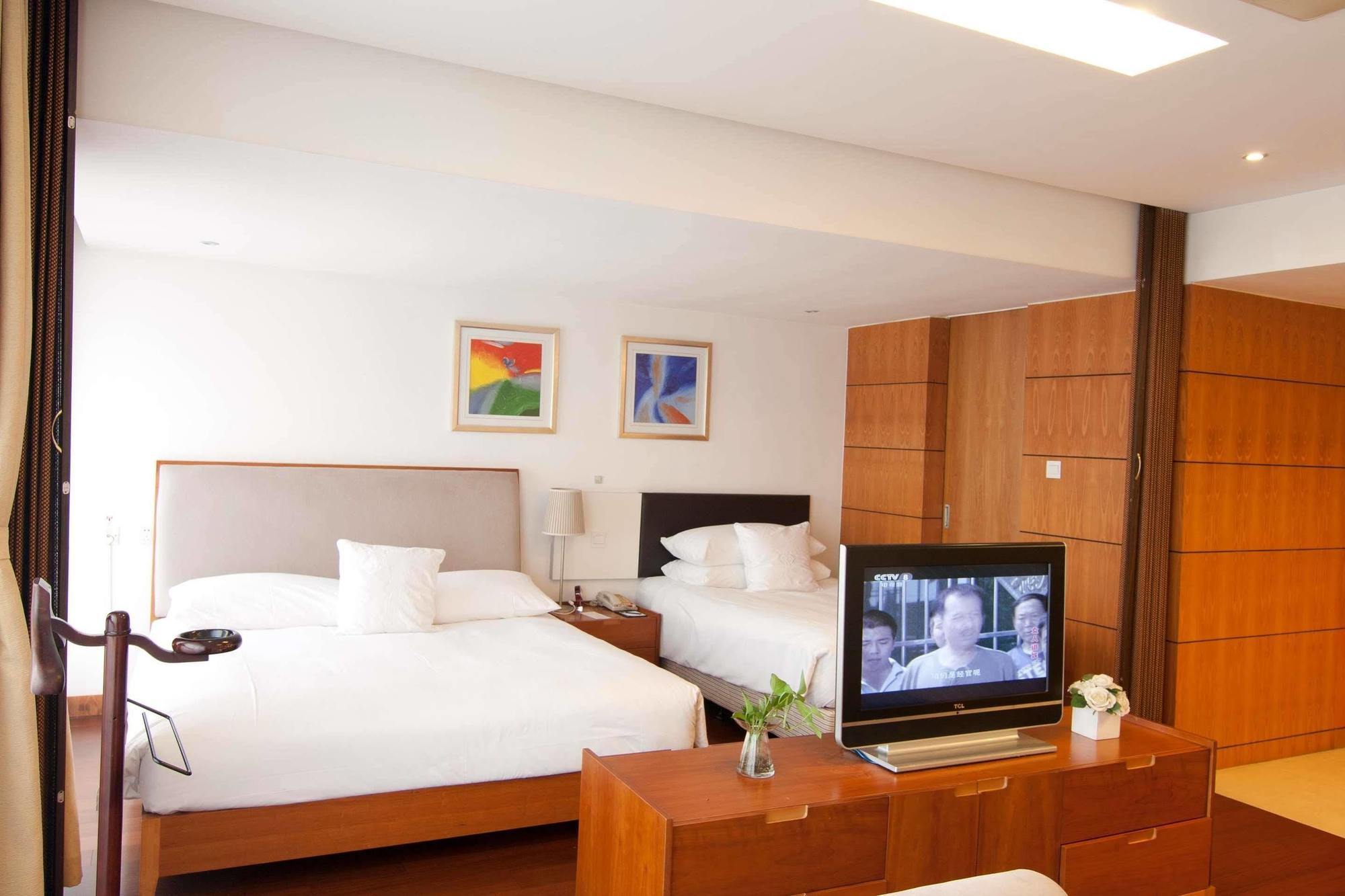 Gloria Plaza Hotel Kangqiao Шанхай Екстериор снимка
