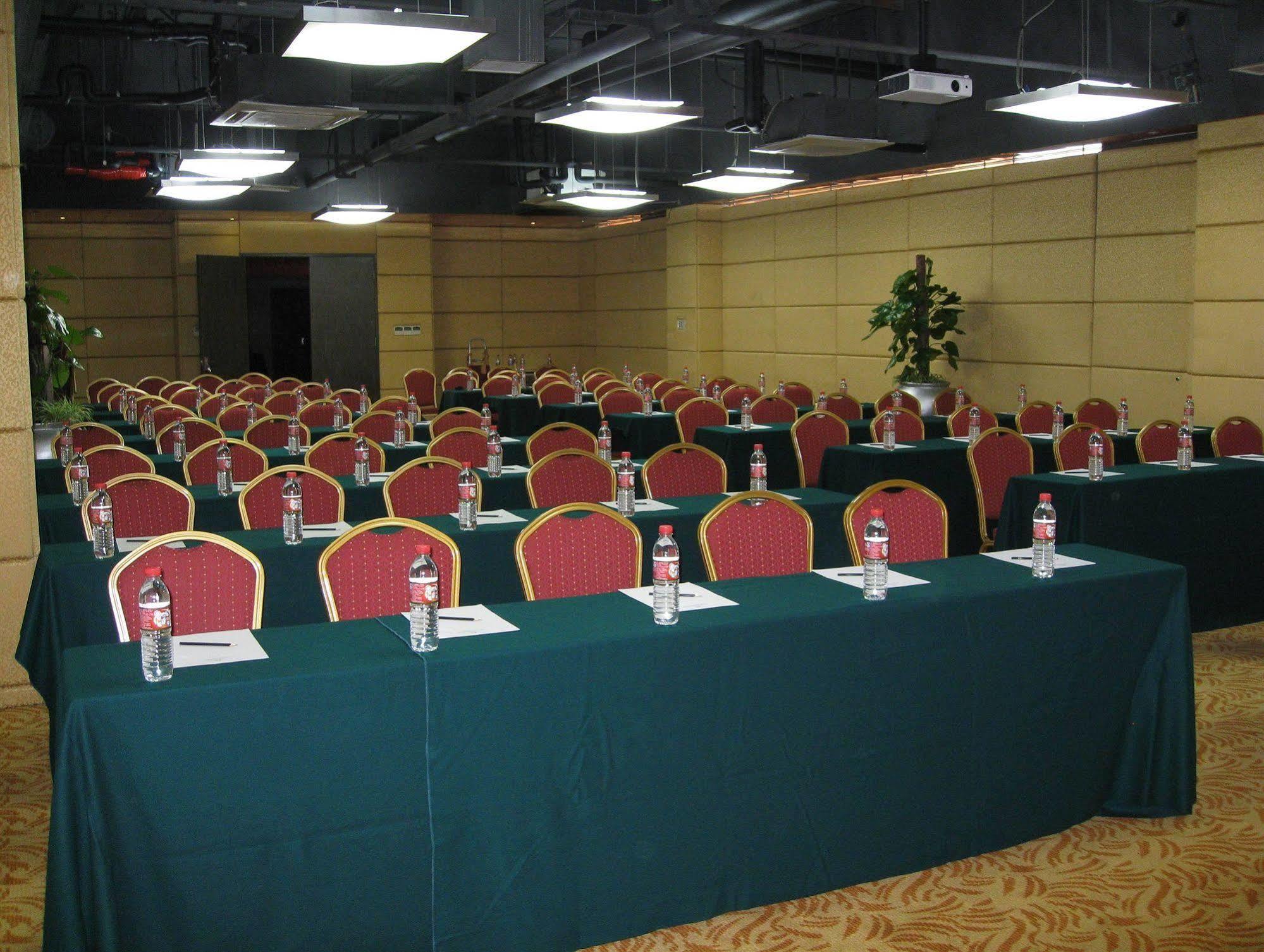 Gloria Plaza Hotel Kangqiao Шанхай Екстериор снимка