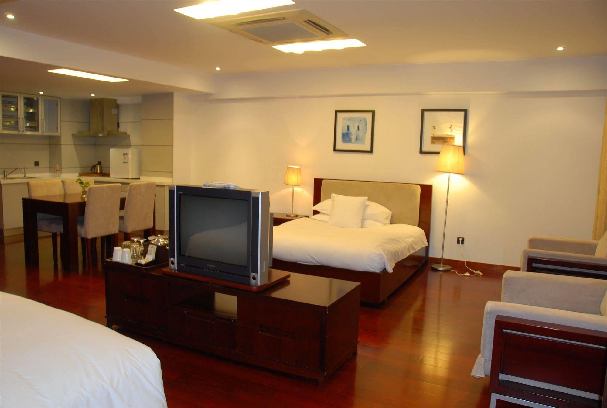 Gloria Plaza Hotel Kangqiao Шанхай Екстериор снимка